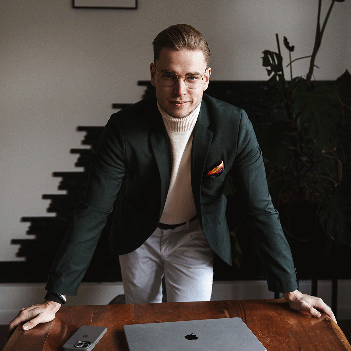 Golden-Frame-Nicholas-Bode-Ueber